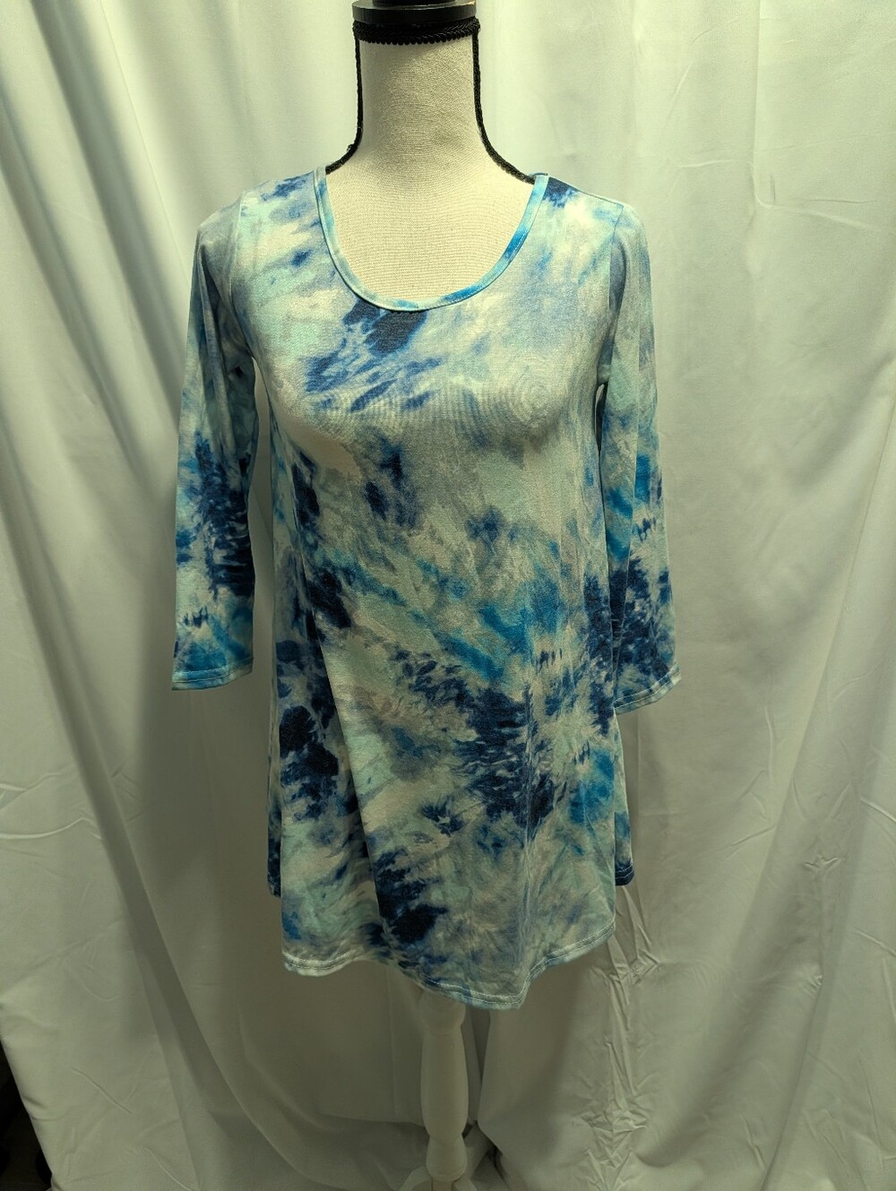 NWOT. Blue 3/4 sleeve Tie-Dye Scoop Neck Women's Top Size Small.